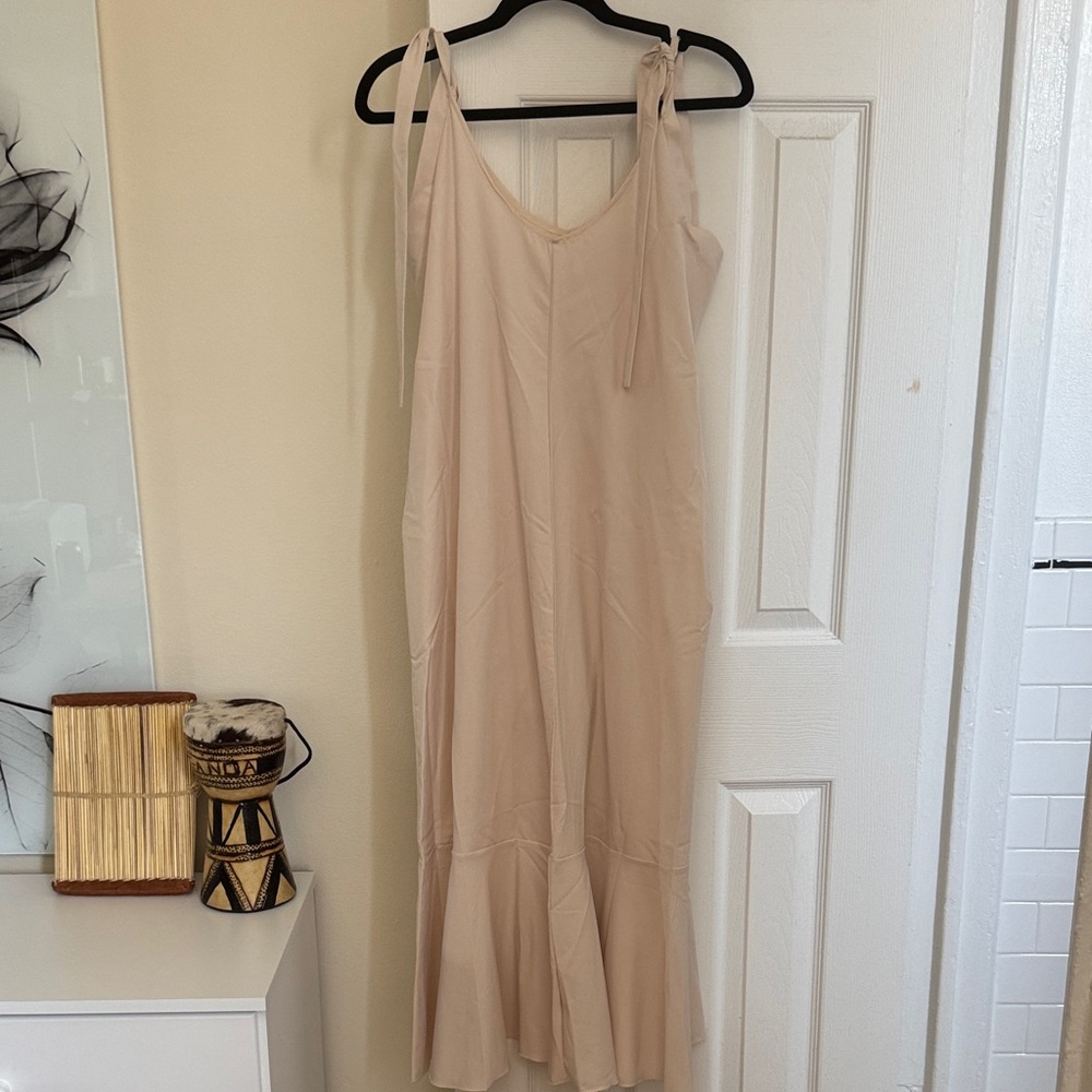 Elegant Cream Sleeveless Dress